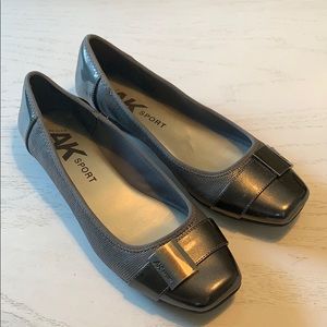 Ann Klein Sport Silver Gray Flats 10M - Comfy!